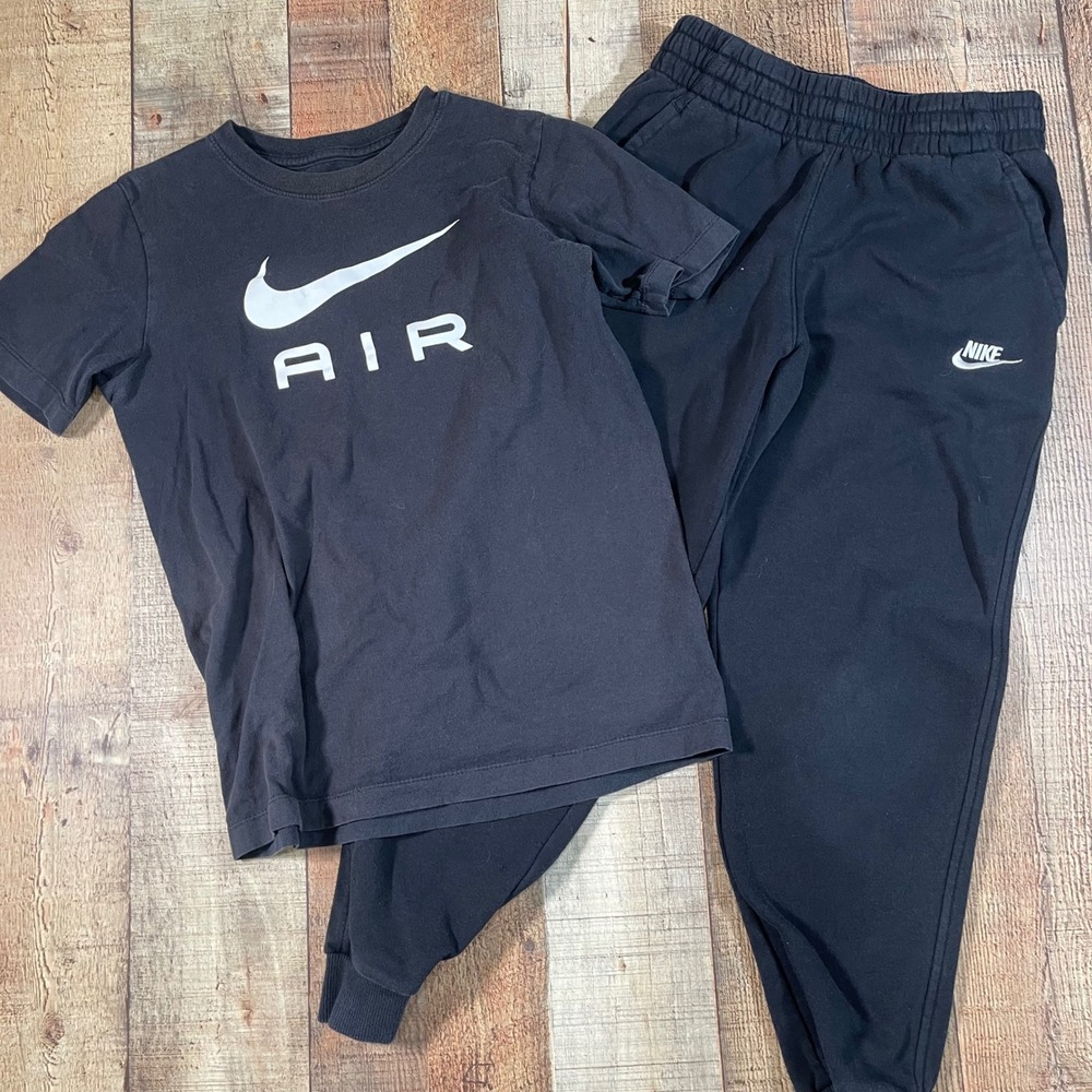 Nike Black Cotton Graphic Tee and Fleece Joggers Set Kids Size Medium M 2pc